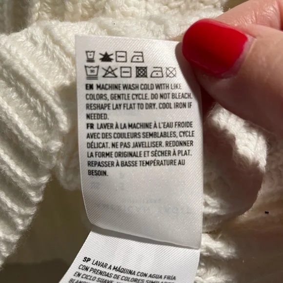 American Eagle Sweater. Size Small. NWT. Cream. Ribbed. Buttons. - Picture 5 of 5